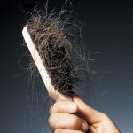 Sonhar com cabelo caindo pode ser sinal negativo – Confira os principais significados!