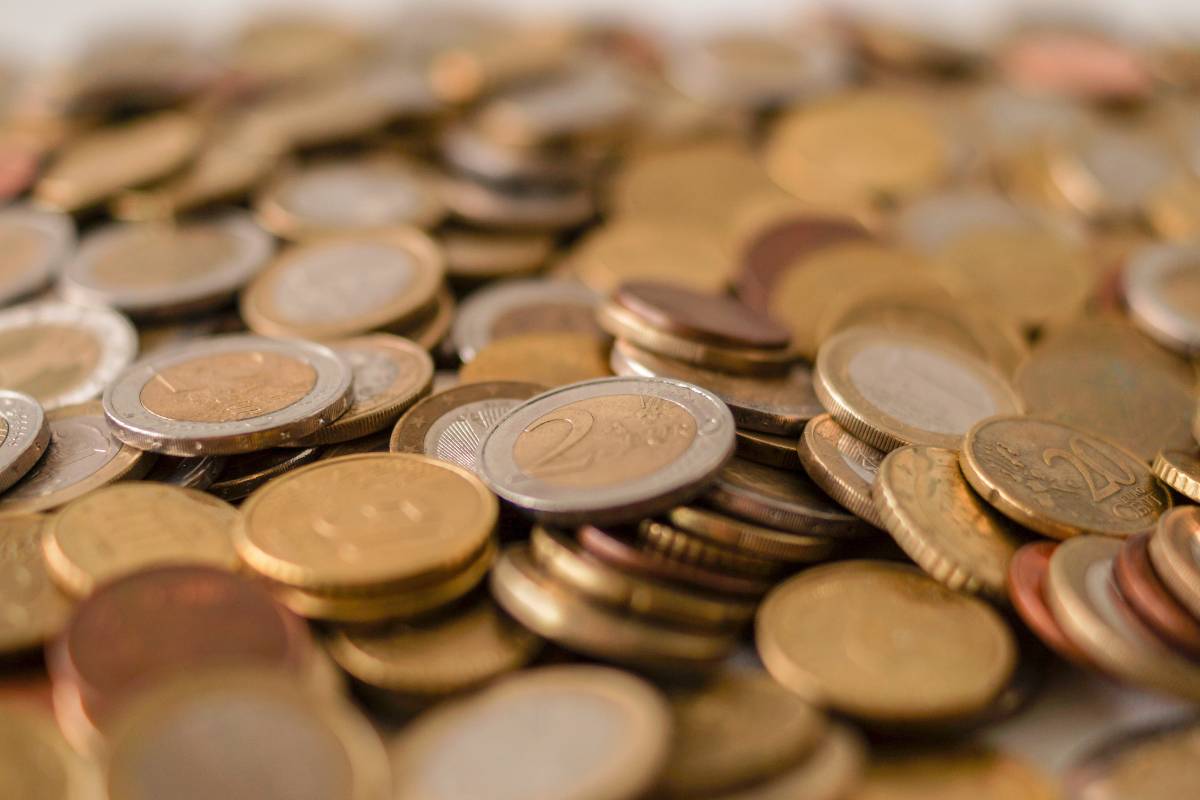 Sonhar com moeda - De ouro, Antiga, No chão. O que significa?