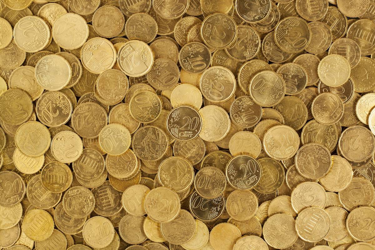 Sonhar com moeda - De ouro, Antiga, No chão. O que significa?