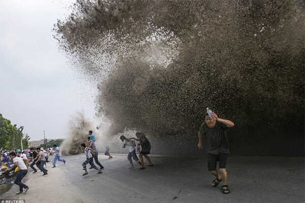 sonhar com onda gigante
