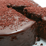 Sonhar com bolo de chocolate: quais são os significados?