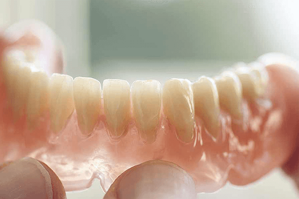 Sonhar com dentadura: o que isso quer dizer?