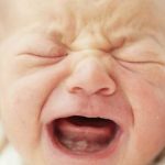 Sonhar com bebê chorando: o que significa? Confira mais, aqui!