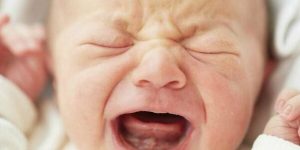 Sonhar com bebê chorando