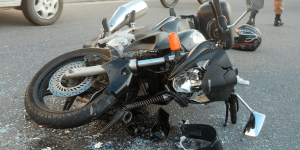 Sonhar com acidente de moto