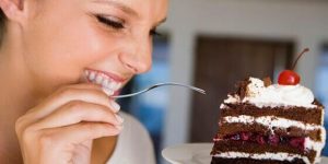 Sonhar comendo bolo