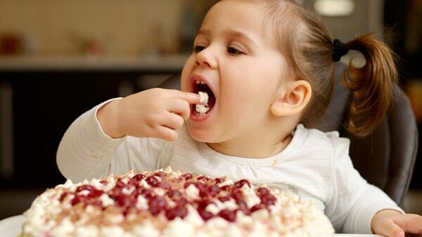 Sonhar comendo bolo