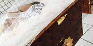 Sonha com pessoa dentro de caixão