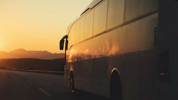 Sonhar com viagem de ônibus