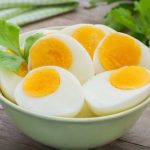 Sonhar com ovo cozido: o que significa? É bom ou ruim?