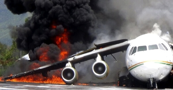 Sonhar com avião caindo no mar: você sabe o que significa?