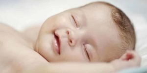 Sonhar com bebê dormindo