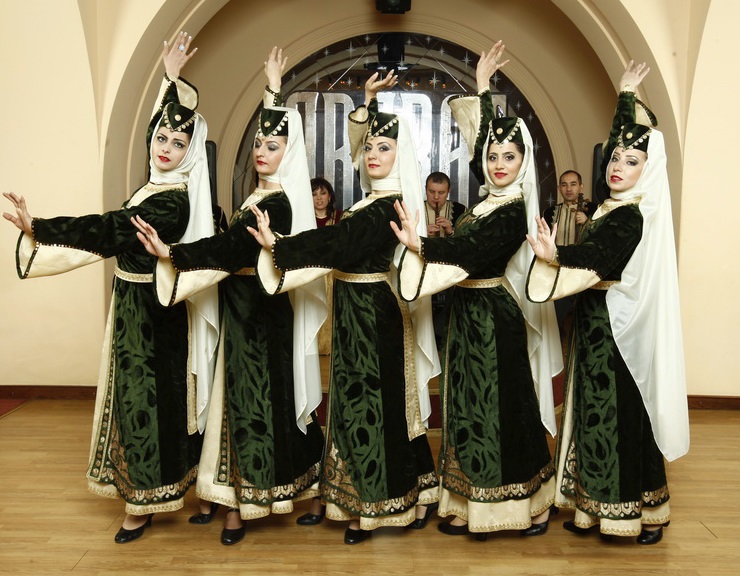 7 nomes caucasianos femininos: origem e significado 7 nomes caucasianos femininos: origem e significado