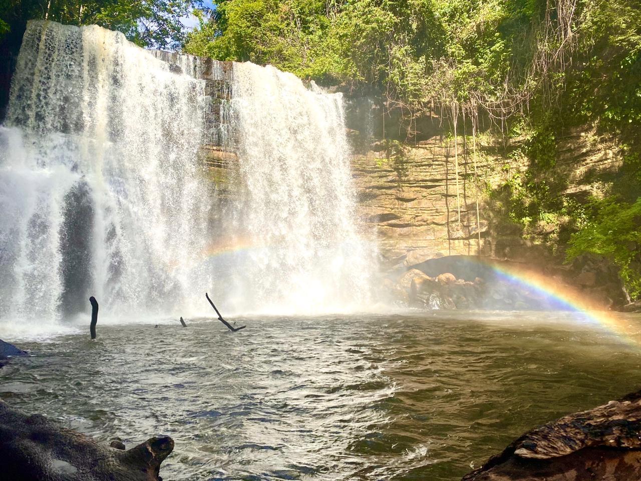 Isso é o que acontece com seu corpo ao entrar numa cachoeira