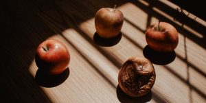 Sonhar com fruta podre