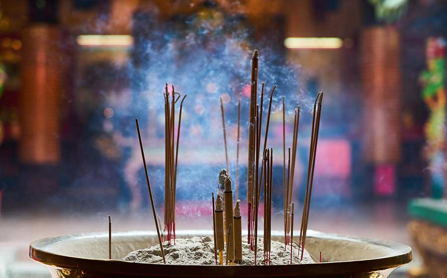 Melhores incensos para relaxar e pegar no sono: veja aqui! Melhores incensos para relaxar e pegar no sono: veja aqui!