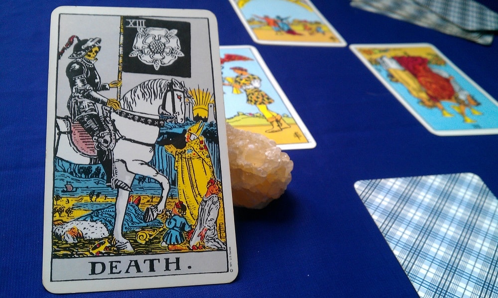 Significado da carta A Morte no tarot: o que quer dizer? Significado da carta A Morte no tarot: o que quer dizer?