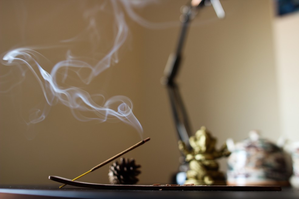 Melhores incensos para afastar energias negativas e maus pensamentos Melhores incensos para afastar energias negativas e maus pensamentos