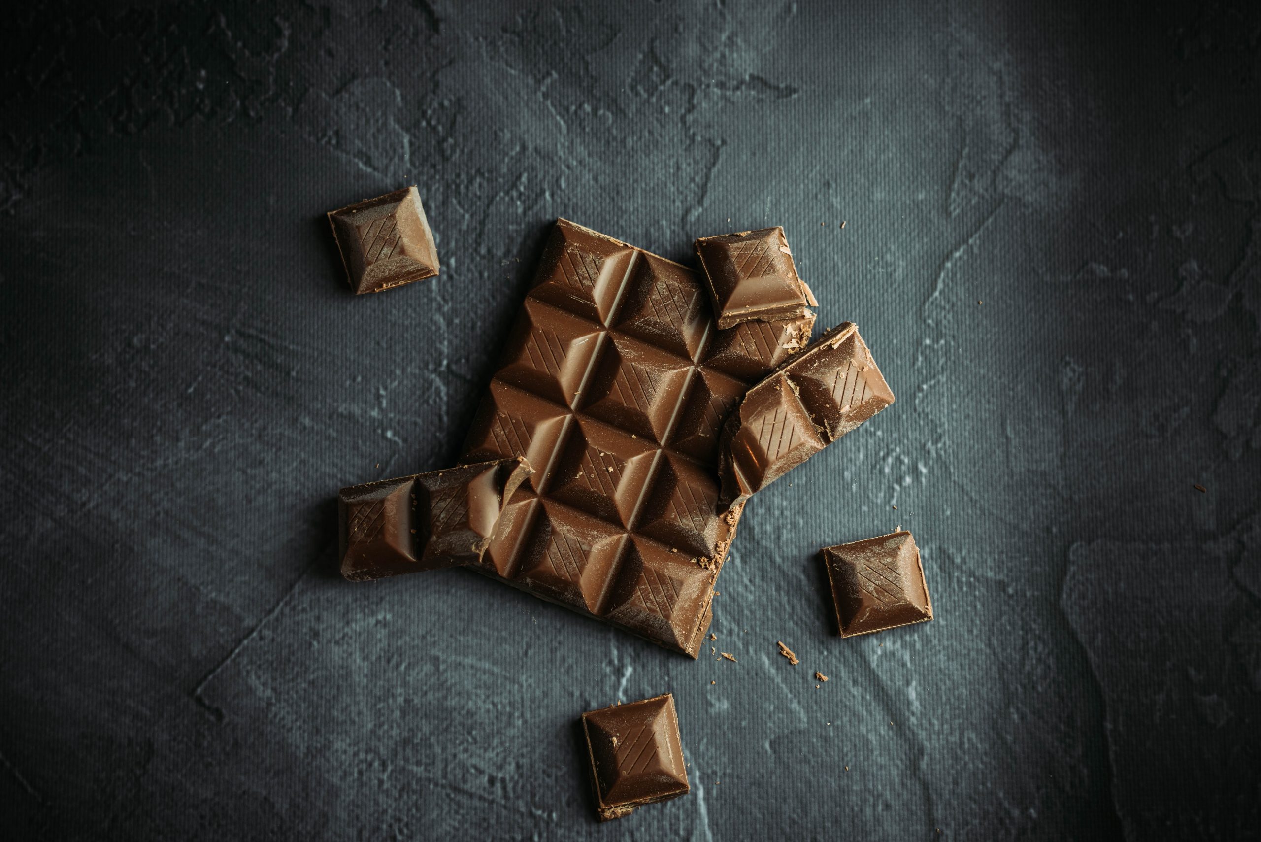 Sonhar com chocolate Vai REVELAR algo IMPORTANTE na sua VIDA (Imagem: Temas Pap/ Unsplash)