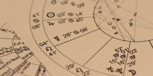 Decifrando o mapa astral: como ler e interpretar do jeito certo?