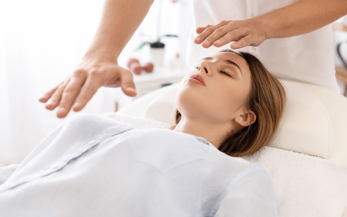 O que é o Reiki? Mitos e verdades da “cura energética”